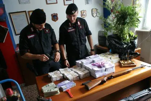 Maxi operazione al campo rom: trovati 27 milioni di euro in contanti