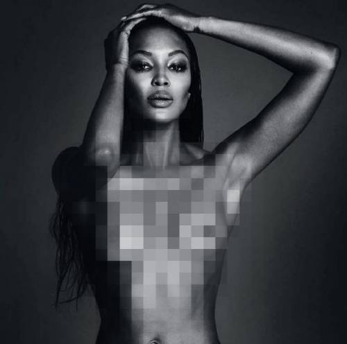 Naomi Campbell, topless artistico non piace a Instagram: censurato