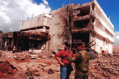 L'ambasciata di Dar es Salaam, in Tanzania, dopo l'attentato