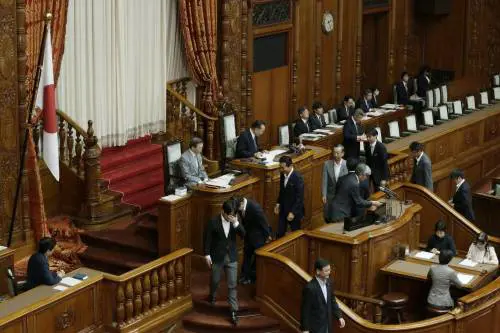 Il Giappone litiga sul riarmo dell'esercito