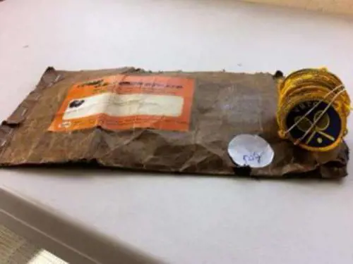 Australia, attendono un pacco per 40 anni: quando arriva il contenuto finisce nel museo