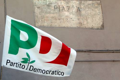 Il sindaco Pd di Reggio Emilia blocca la manifestazione di destra