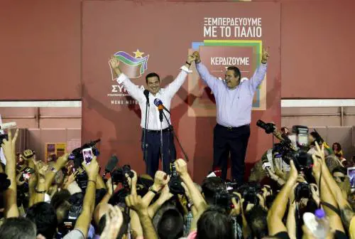 Alexis Tsipras sul palco con Panos Kammenos