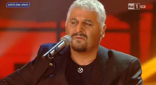 Sergio Friscia imita Pino Daniele al "Tale e Quale Show": la rete insorge
