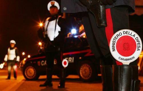 Non si ferma all'alt e investe carabiniere: arrestato