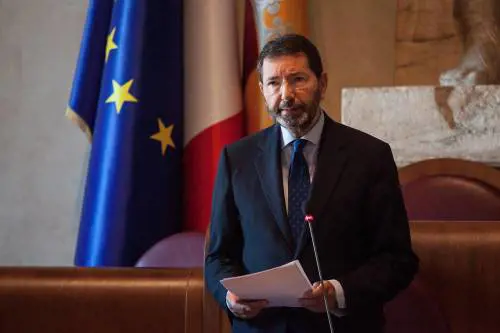 Marino scappa ancora negli Usa: "Vado a cercare un po' di soldi"
