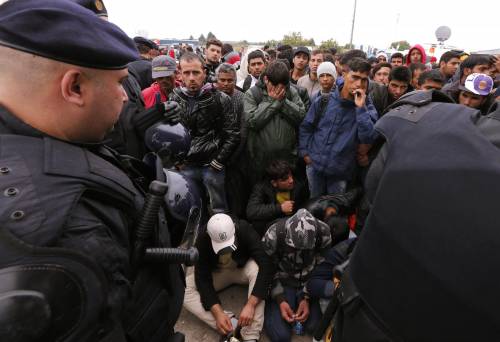 Migranti, l'Ue approva il piano. Ma il blocco dell'Est vota contro