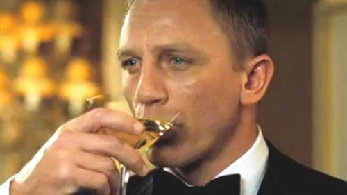 Il Bond di Daniel Craig è quello più "ubriaco"