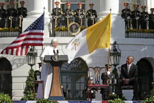 Il Papa e l'inglese, una battaglia che dura da anni