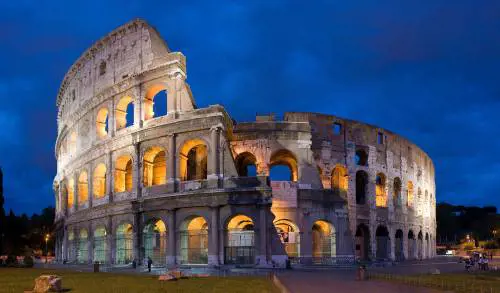"L'edificio più sopravvalutato al mondo! Non capisco davvero perché sia così speciale. Ci sono diverse arene antiche ancora intatte molto più impressionanti, il fatto che sia grande non significa che sia migliore, è un mucchio di rovine"