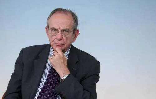 Padoan mette le mani avanti: "Il terrorismo pesa sulla crescita"