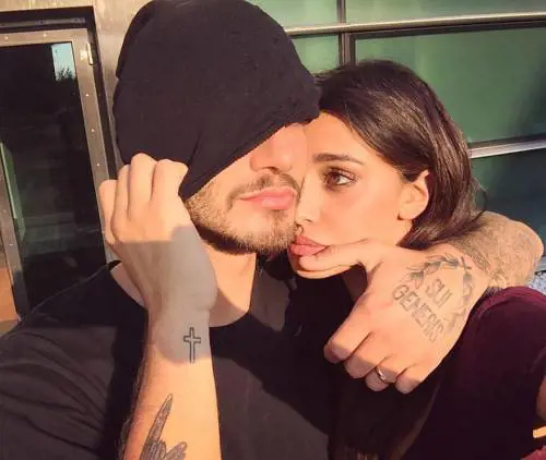 Stefano De Martino cede al ritocchino: si è rifatto le orecchie