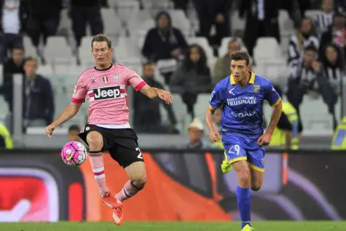 Juve, operato Lichtsteiner: un mese di stop