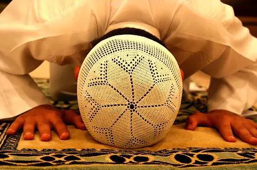 Torino: i musulmani condannano i terroristi, ma quella moschea in aeroporto fa discutere