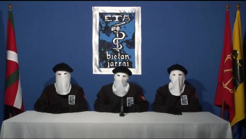 I militanti dell'ETA annunciano la fine della lotta armata nell'ottobre del 2011
