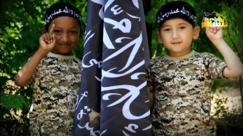 Ecco cosa fanno a scuola i bambini del Califfato