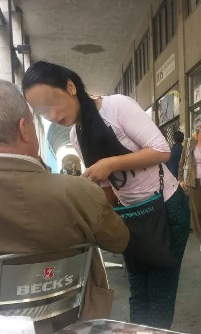 Pinerolo, così due giovani donne adescano gli anziani