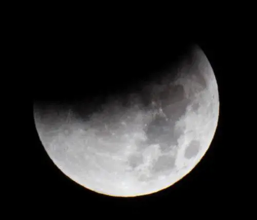 Tutti col naso all'insù: arriva l'eclissi di Luna