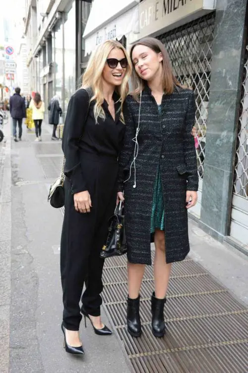 Michelle Hunziker e Aurora Ramazzotti come sorelle alla sfilata Trussardi