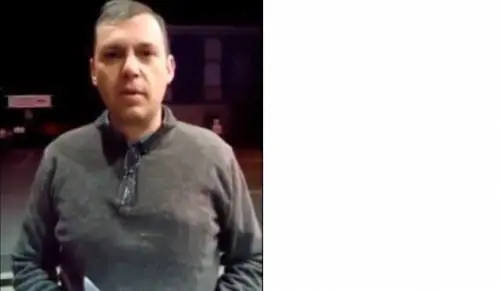 "La banca applica tassi da usura" ​e lui la imbratta di letame