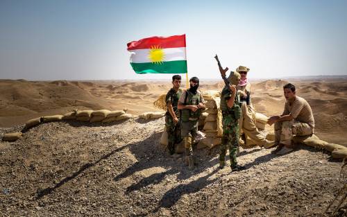 I Peshmerga curdi avanzano sull'Isis. Islamisti costretti ad arretrare in Iraq