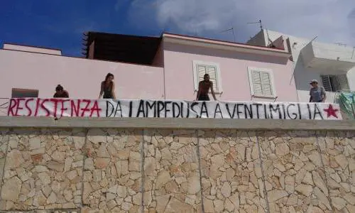 Ora arrivano gli anarchici a dar manforte ai profughi