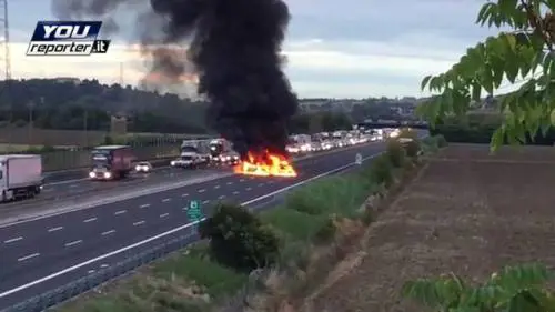 Rapina al portavalori in autostrada, bottino da cinque milioni di euro