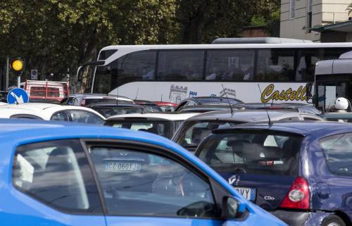 Smog, De Magistris blocca le auto per sei giorni
