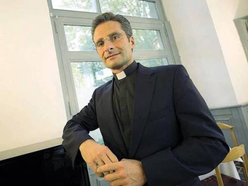 Parla il partner del prete gay: "Siamo liberi dalla vergogna"