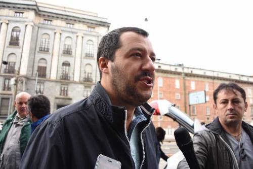 Frasi su Facebook dopo gli sbarchi, archiviazione per Salvini