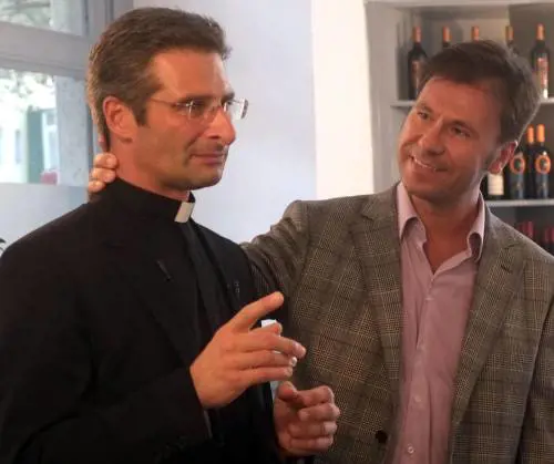 L'indiscrezione su Charamsa: "Ha frequentato un noto attore"