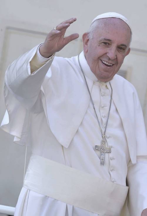 Papa: "Chiesa non punta il dito per giudicare gli altri"