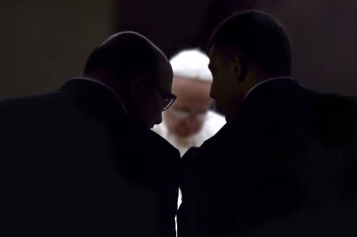 Il Papa al Sinodo: "Verso gli omosessuali non pietà ma rispetto"