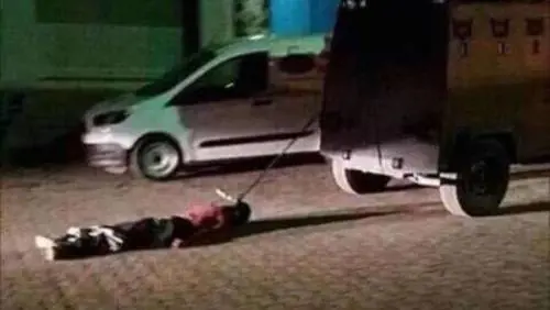L'oltraggio della polizia al cadavere di un membro del Pkk
