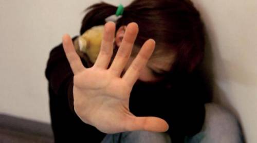 Bari, hanno violentato una 12enne per mesi: fermato branco di minorenni