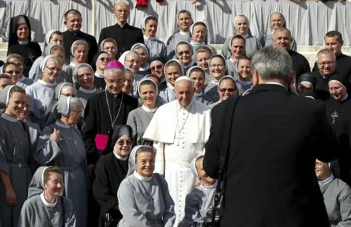 Papa Francesco: "La Chiesa abbandoni le vecchie reti e si metta a pescare"