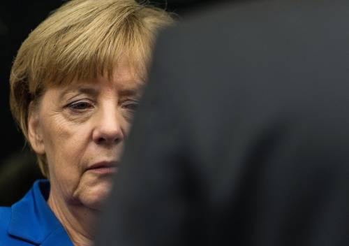 I profughi fanno male alla Merkel, Schaeble avverte: "Così Cdu crolla"