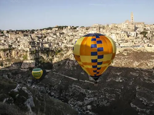 Matera, precipita mongolfiera: morti due studenti 