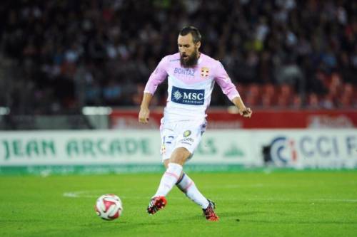 Gaël Givet durante l'unico match giocato con l'Evian a settembre 2014