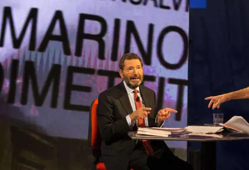 "Marino vattene. No anzi, resta". I romani sul web tra pro e contro