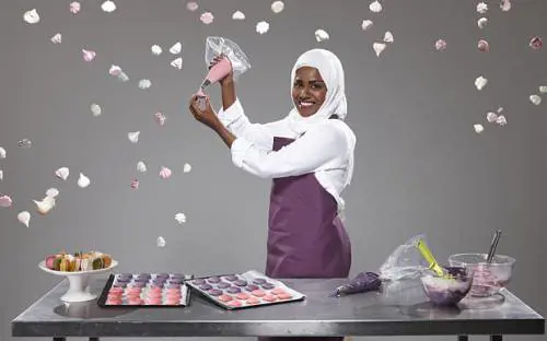 Gb, al reality di cucina vince una 30enne velata