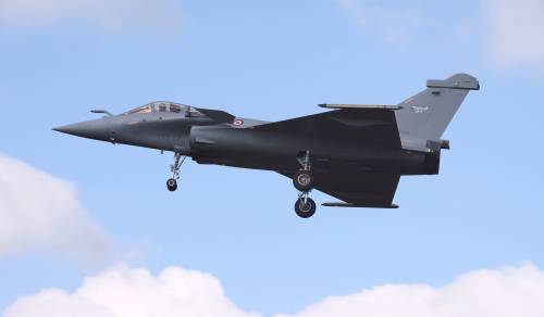 La Francia riprende a bombardare l'Isis: colpito campo addestramento a Raqqa