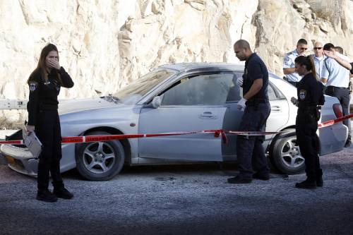 Cisgiordania, bomba al posto di blocco. Attacchi sulla Striscia di Gaza