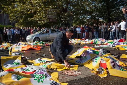 Ankara, il giorno dopo la strage si segue la pista dello Stato Islamico