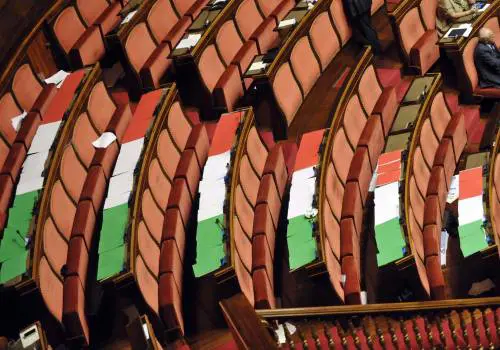 Riforme, il Senato cancella il Senato: così Renzi forza la democrazia