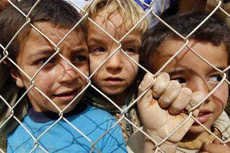 L'accusa contro Tsipras: bimbi profughi lasciati in "celle da Medioevo"