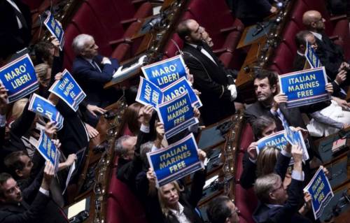 Marò, la protesta di Forza Italia: "Liberateli"