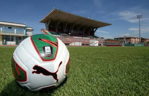 ''Sponsor sulle maglie delle nazionali dei Paesi più poveri''