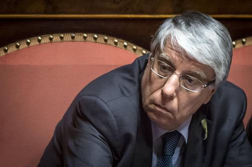 Giovanardi: "Povertà della Chiesa? Allora Mattarella non dovrebbe vivere al Quirinale.."