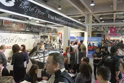 Franchising, il retail cresce con food e abbigliamento